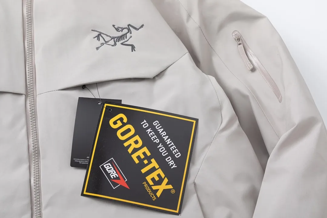 🉑 ARCTERYX/ Macai Jacket Same Style ‘’ ‘’ ！ ， 。 ！！ + ： ✅ ， ， Breathable GORE-TEX 、 、 。 ✅ Drop Hood™M ， Powder Guard™ 。 ✅ ✅100% ( EPTFE ) ， ✅ Ykk ： Premium LOGO Color： ， ，Dark Blue ，Green Size：S M L XL XXL